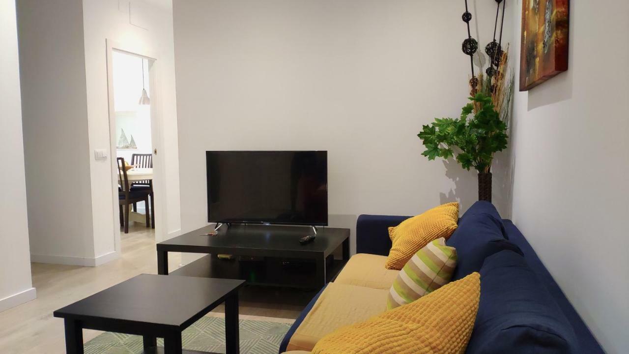 Modern With Ideal Location Next To Atocha Station Madrid Exterior photo